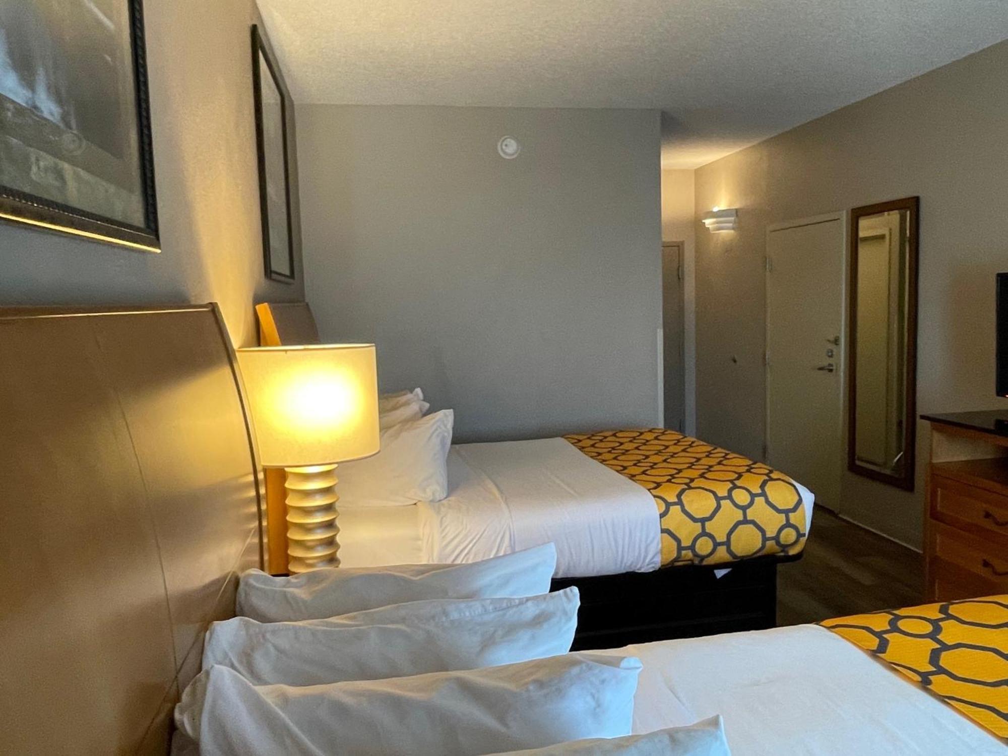 Baymont By Wyndham West Plains Hotel Exterior photo