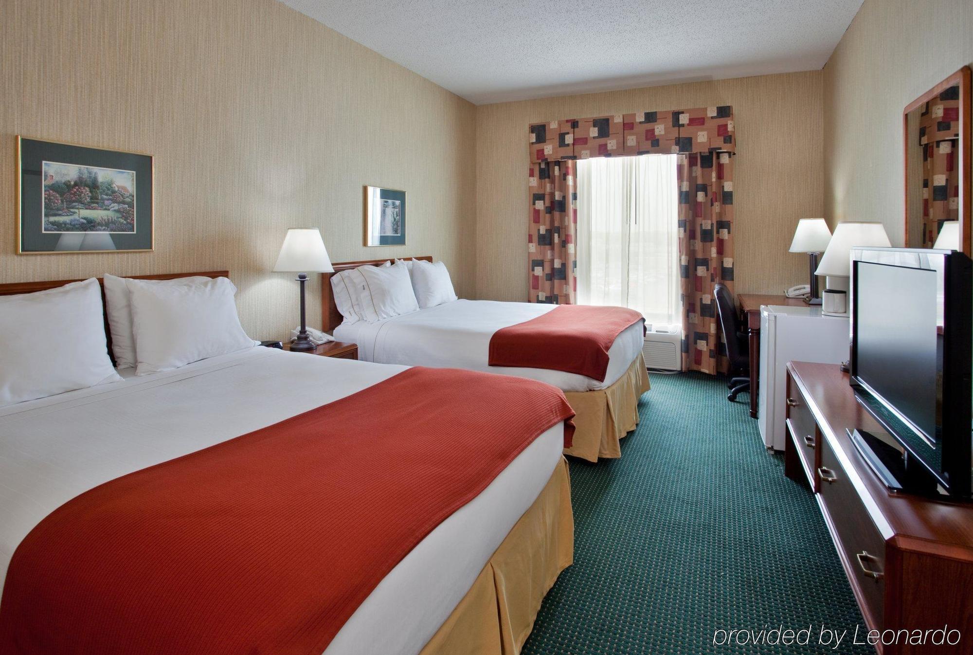 Baymont By Wyndham West Plains Hotel Room photo