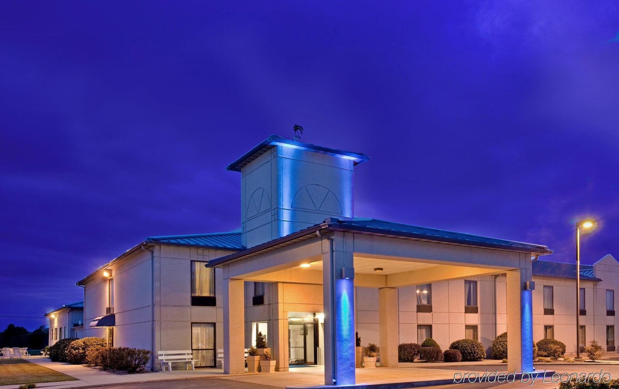 Baymont By Wyndham West Plains Hotel Exterior photo